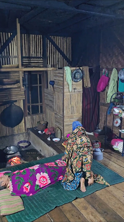 suasana tengah malam Jumat Kliwon saat tidur nyenyak di kampung