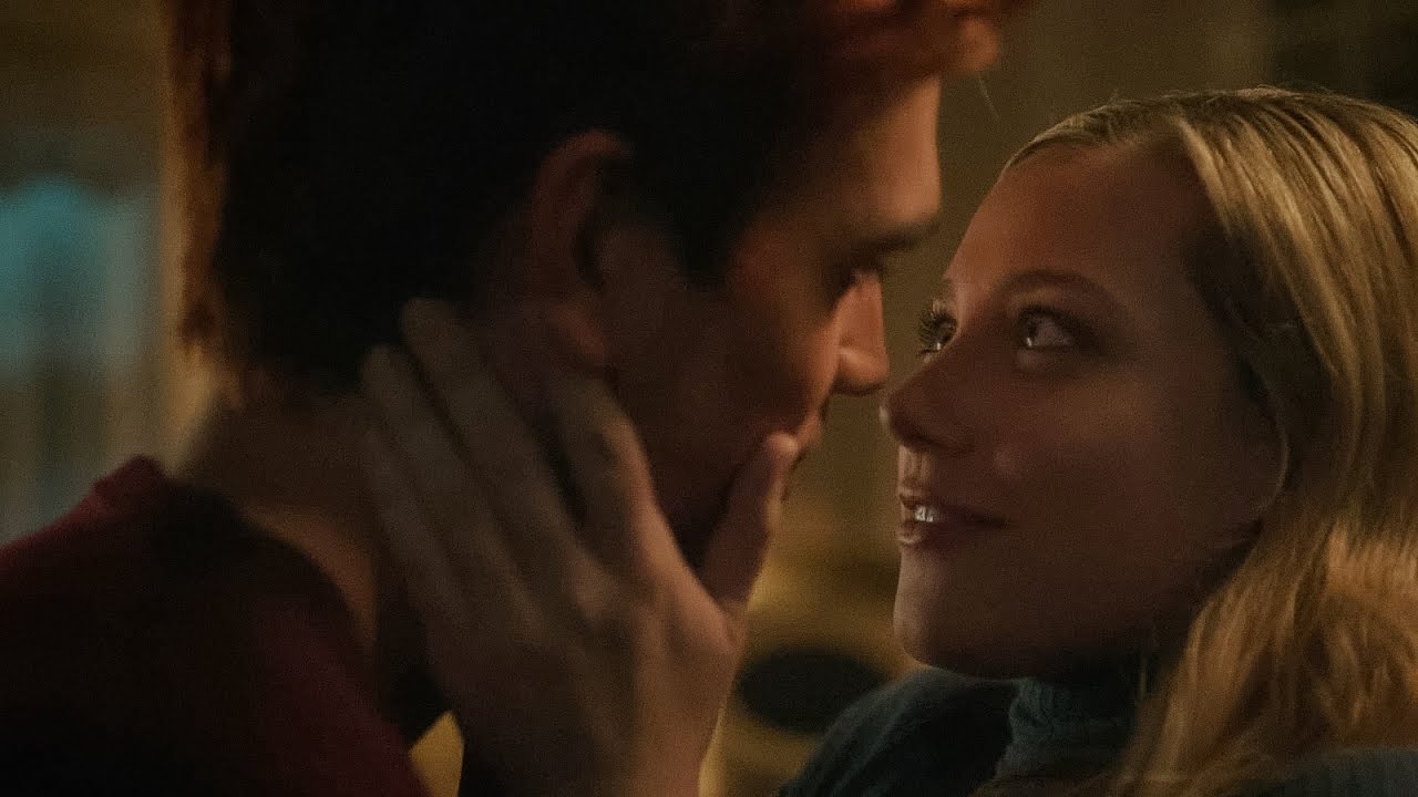 Riverdale 5x19 Kiss Scene Archie and Betty. Ending (Finale) YouTube