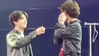 Jungkook helping V to fix his earrings ( BTS 5th MUSTER in Seoul )