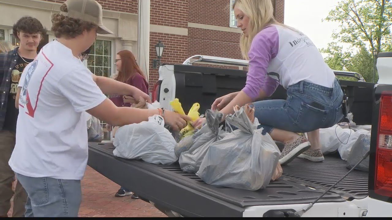 Students help deliver food to senior residents in Henderson