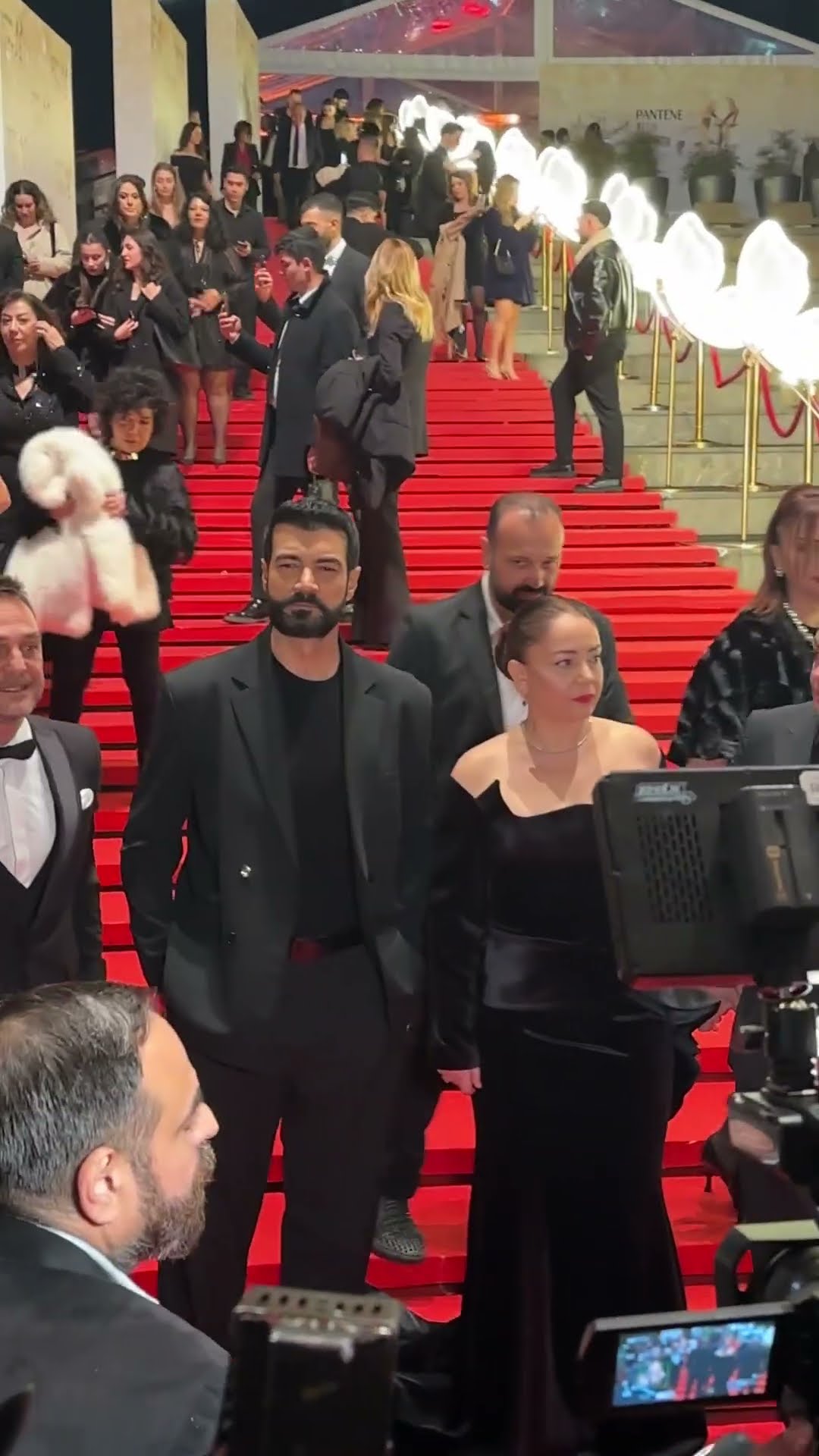 Kırmızı halıda yıldızlar geçidi! ?#PanteneAltınKelebek #Shorts