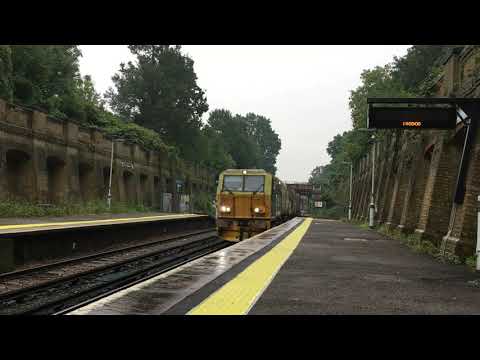 Balfour Beatty / Network Rail DR98929 + DR98979 Windhoff MPV thrashes past North Dulwich (14/09/21)