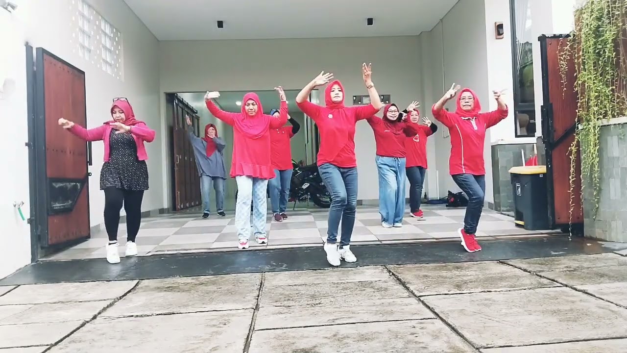 OH KASIHAN KOES PLUS Line Dance // Choreo Vee Trias ( INA) // Demo Cookies Dance 💃