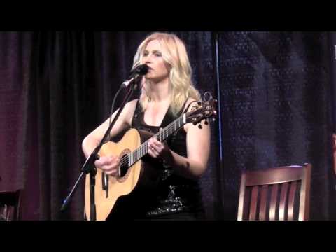 BROOKE MILLER plays "Cannonball" live at the East ...