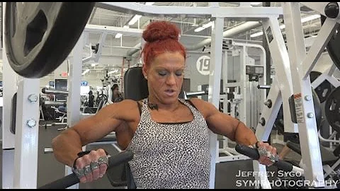 IFBB Pro Natalie Wolfe Trains Chest 3 weeks before...