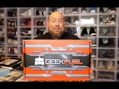 opening-the-newest-geek-fuel-mystery-box-+-collectibles-&-more!