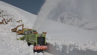 横断道路で除雪進む 世界遺産・知床