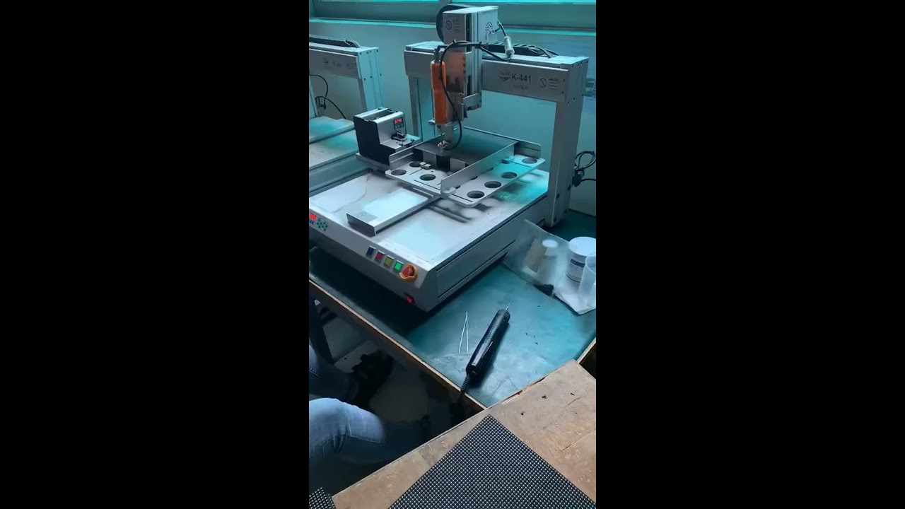 Production Process--fixed the screws to led module mask