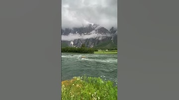 ' إِنَّا أَعْطَيْنَاكَ الْكَوْثَرَ (١)' [سورة الكوثر]     القارئ ماجد العويري والشيخ حريز المهري