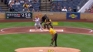 PHI@PIT: Kuhl makes a quick move to snag comebacker