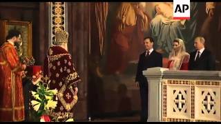 Medvedev and Putin attend Orthodox Easter Mass screenshot 4