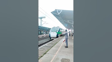 All right hand signal exchange sm & p.man vande Bharat train #railway #indianindianrailway #tranding