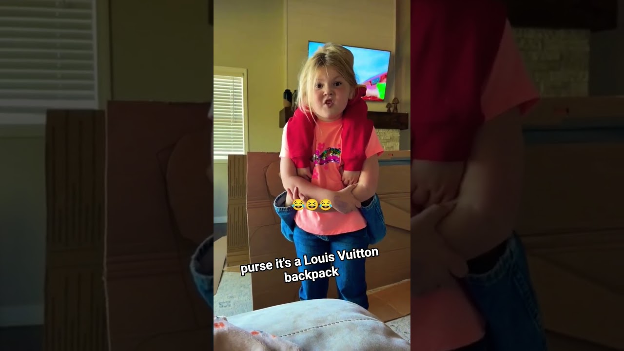 Почему ты носишь женскую сумочку? — Это рюкзак Louis Vuitton😏 Называется «Кошелёк» Louis 