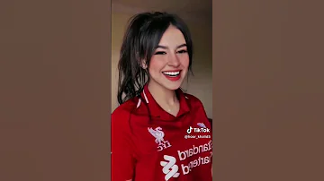 الدنيا في كفه وانتي في كفه وبدون مبالغه 