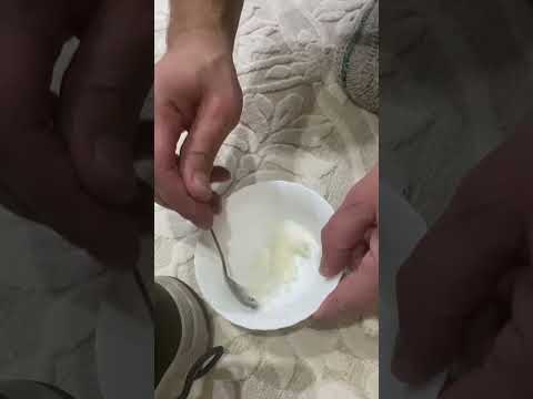 Если кот нагадил в обувь.