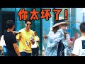 老外假裝不会说中文找路人问路【社会实验】