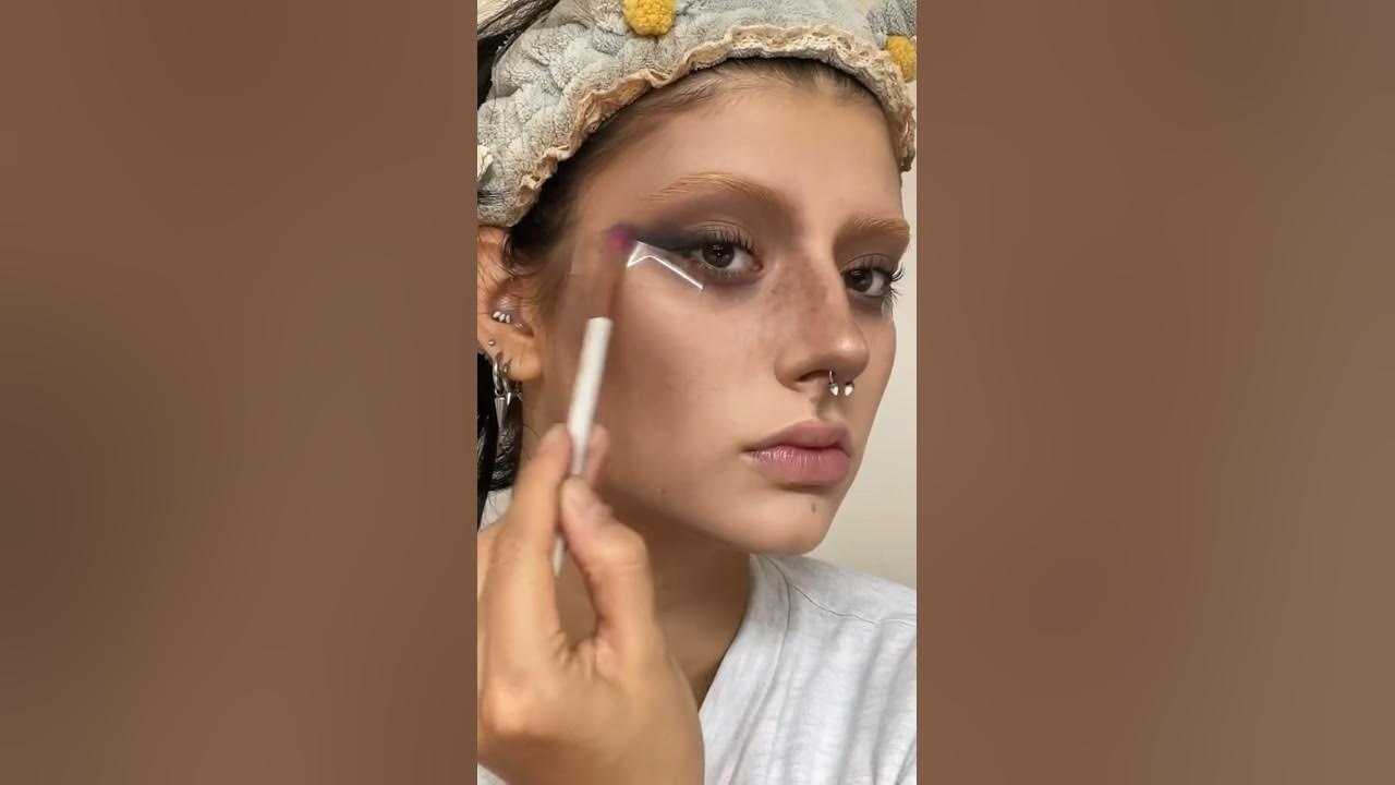 SOFT SMOKEY EYE WITH TAPE TRICK