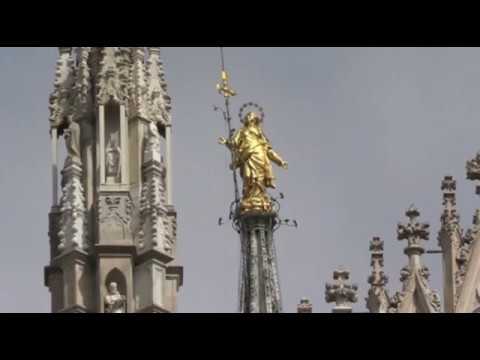 Видео: Сколько лет Миланскому собору?