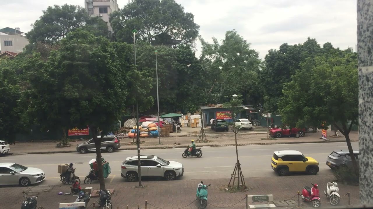 Late Bus Depot Exit | Rolling Vehicles + Deep Chill Bass (Background)