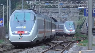 Treni in transito, arrivo e partenza nella stazione di Genova Quarto dei Mille