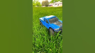 Mini SCX24 drives through grass #automobile #axial #rccar #rc #rcoffoad #axialrc