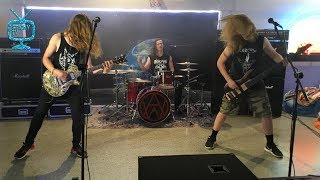 'Alien Weaponry' visits the Sticky warehouse! chords