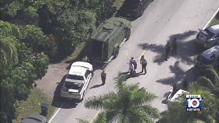 Police negotiate with apparent barricaded suspect in Pinecrest home