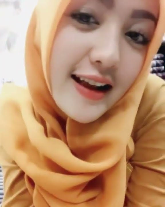 cewek hijab ini cantiknya kurang ajar banget!