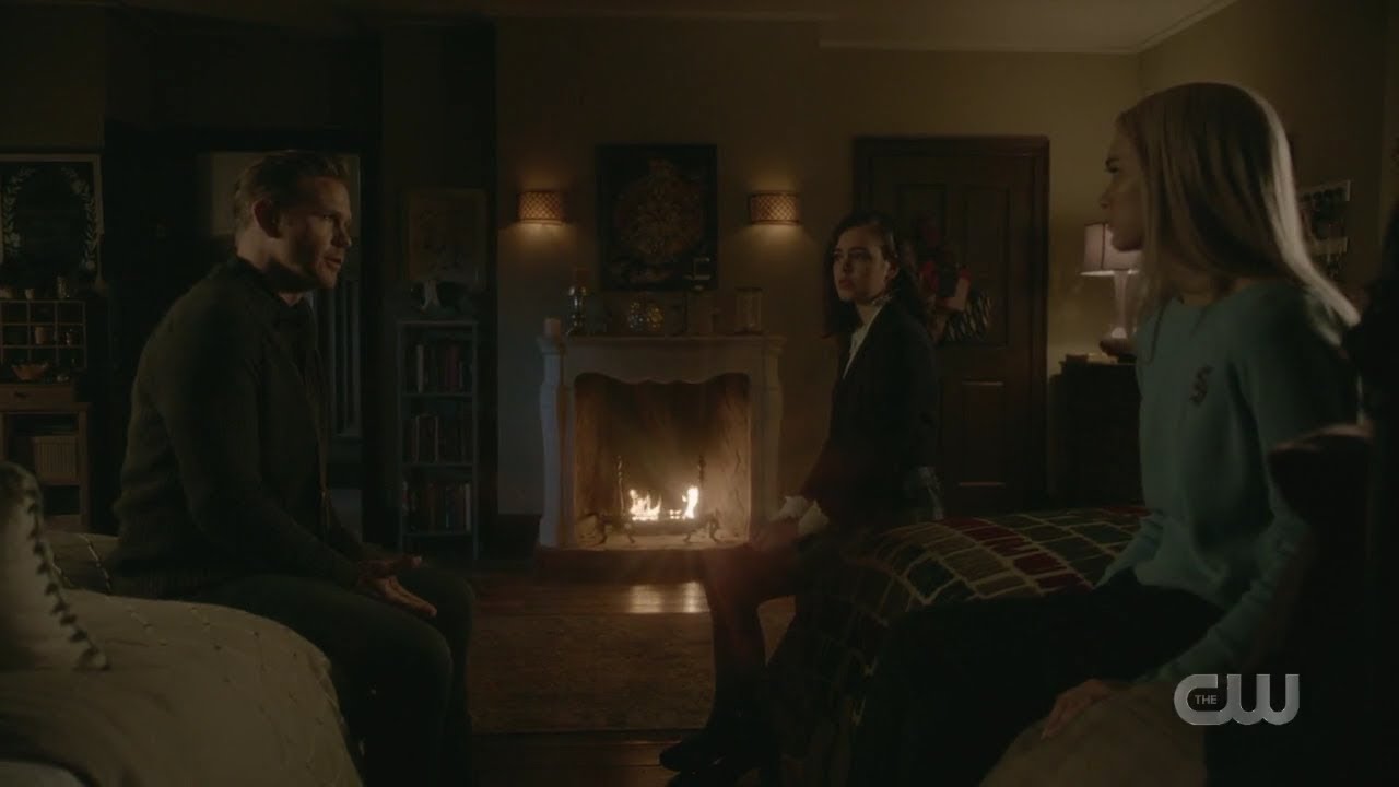 Legacies 1x15 Alaric tells Lizzie and Josie about the merge