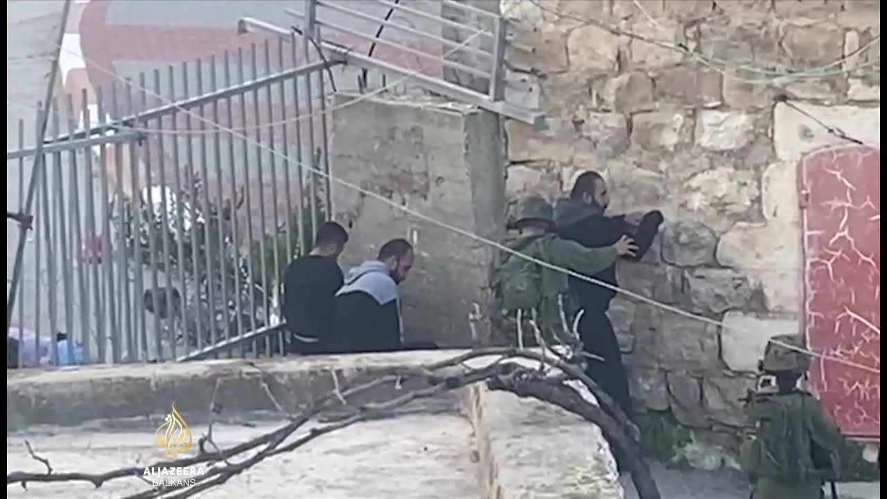 تُصعّب نقاط التفتيش الإسرائيلية على الفلسطينيين أداء الصلاة