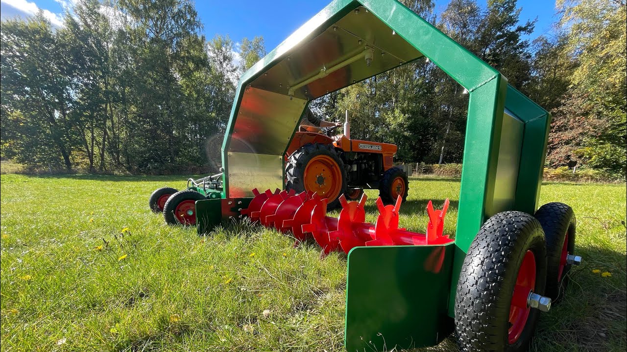 Przewracarka z opuszczanymi kołami podporowymi / Compost turner with aditional wheels