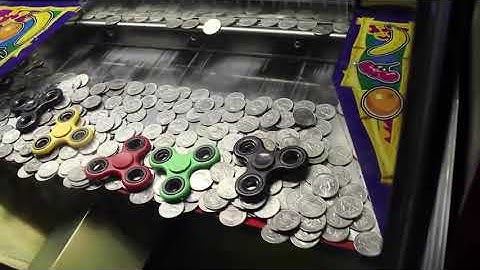 WINNING FIDGET SPINNERS FROM A COIN PUSHER!!! Arcade Games