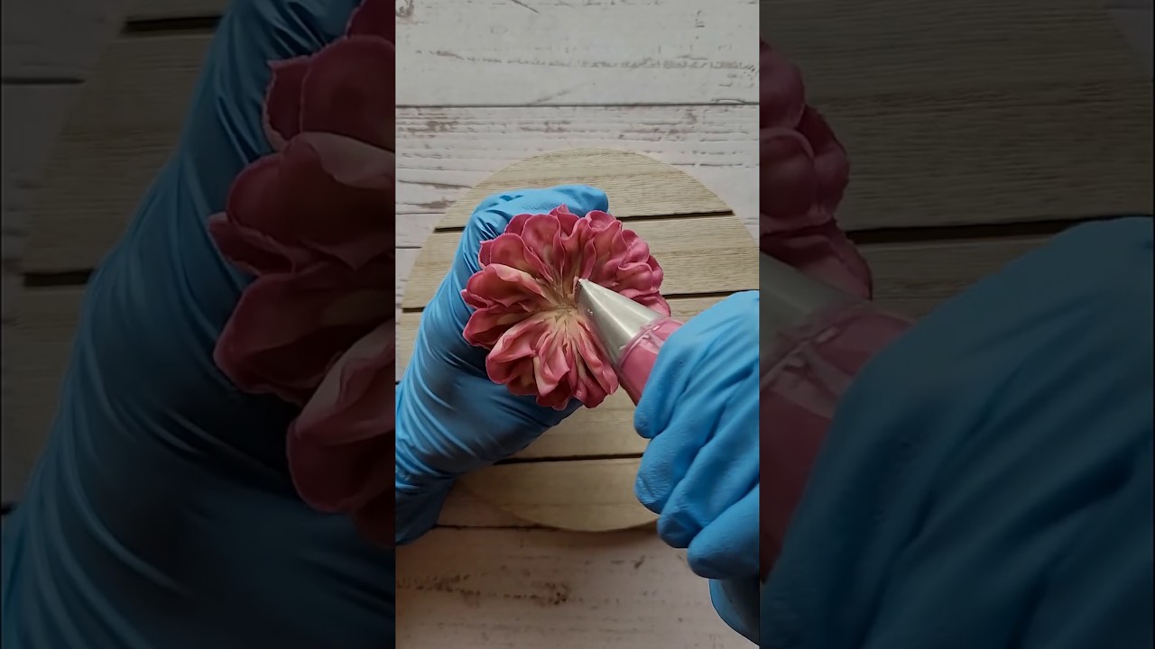 Simple buttercream flower using Ateco 124k tip 