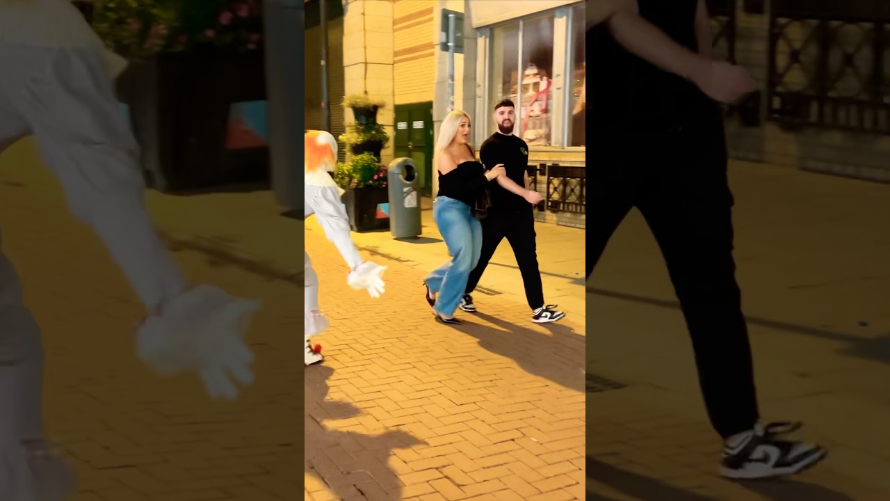 #halloween #pranks #prankvideo #funny #funnymoments #funnyvideo #funnypranks #pennywise ​@NicoPrank