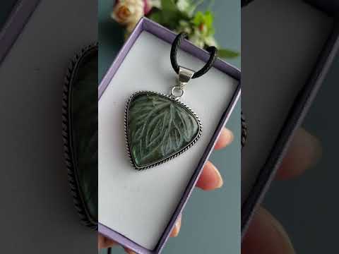 Кулон лабрадор Листок зеленый резной кабошон оригинальный дизайн, видео 1