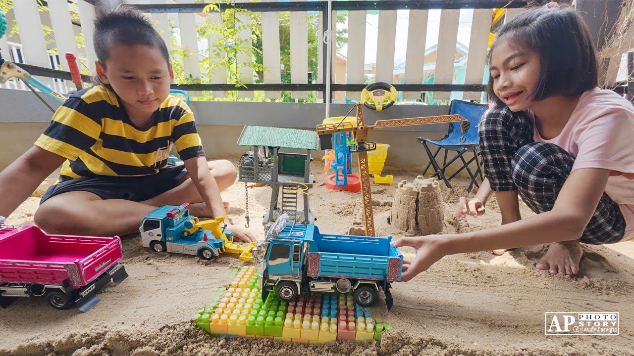 น้องโก๊ะพี่แอมป์ เล่นรถดั้มห้าสีรุ่นใหม่กัน