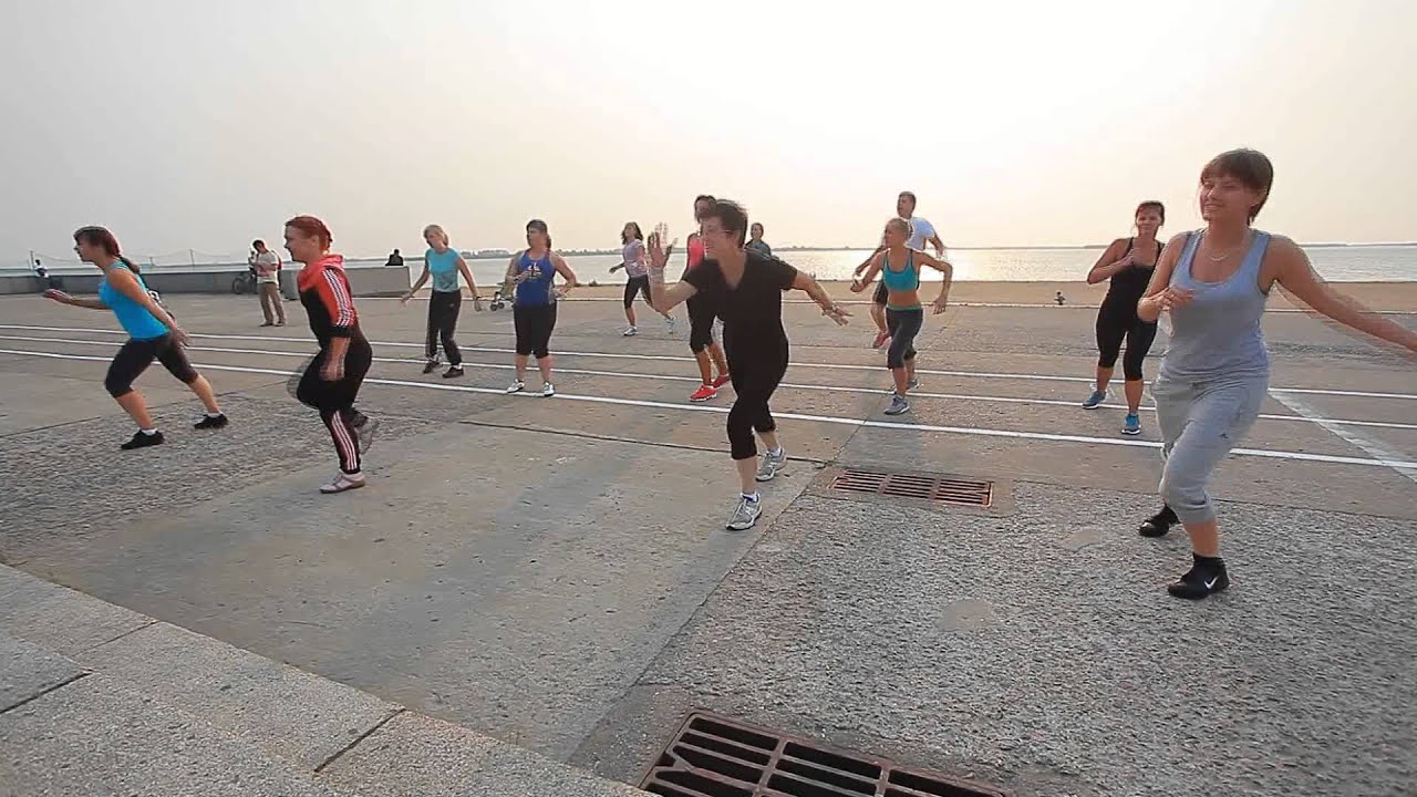 Фитнес Клуб \"Палестра\" / Тренировка на улице - YouTube