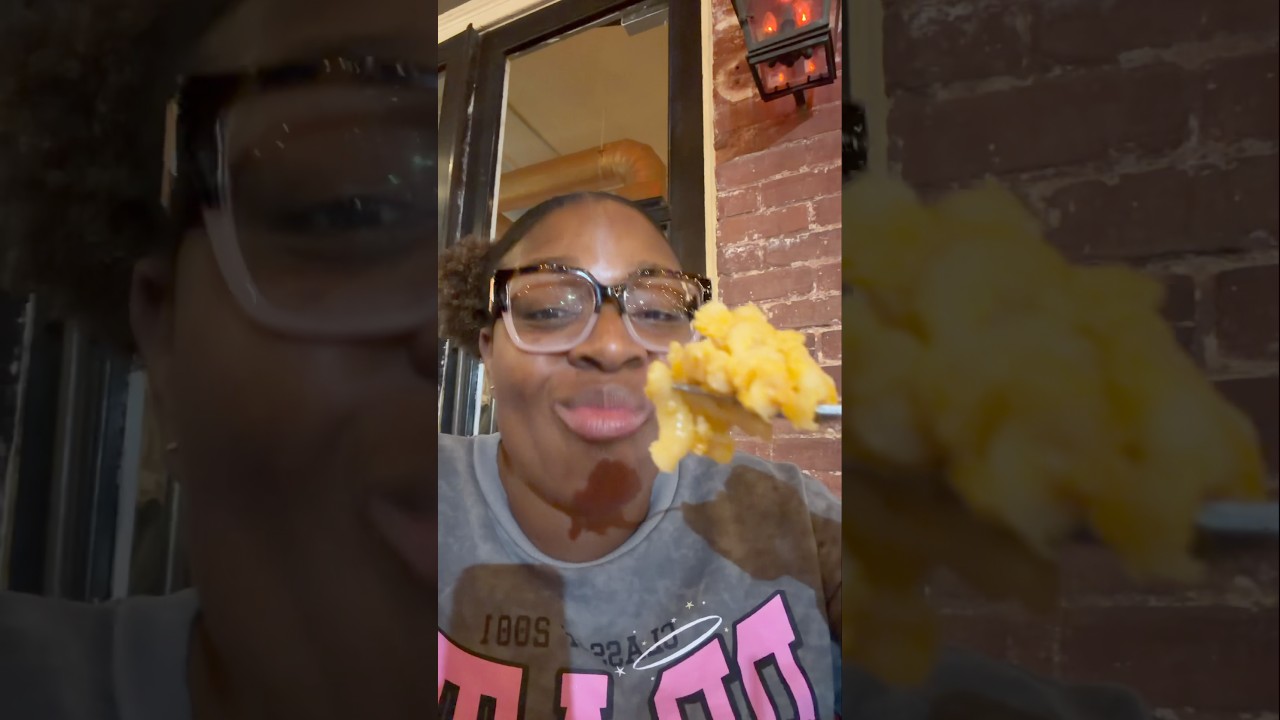 ПИЧ МАКИНТАЙР 🍑 И ЕЁ 17-ЛЕТНИЙ СЫН 🧑🏾ГРЕГОРИ МАККЕЙ 🤩 ПОЕДАЮТ В BELFORD'S В САВАННЕ, ШТАТ ДЖОРДЖИЯ