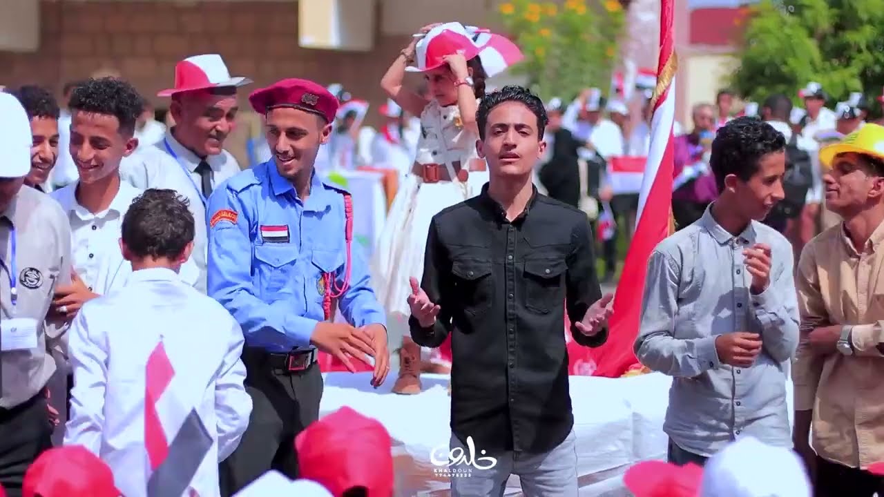 املوا الدنيا ابتساما مع النشيد الوطني .. مدرسة 26 سبتمبر احتفالاً بالعيد الـ 61 لثورة سبتمبر المجيده