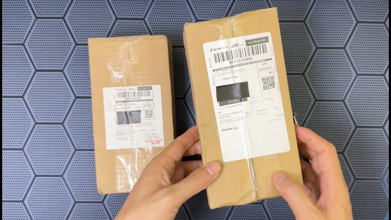 Vô Nghĩa Khi Check Var 2 Máy Iphone 7 Giá Rẻ - Đến Từ 2 Shop Khác Nhau Trên Tiktok Này