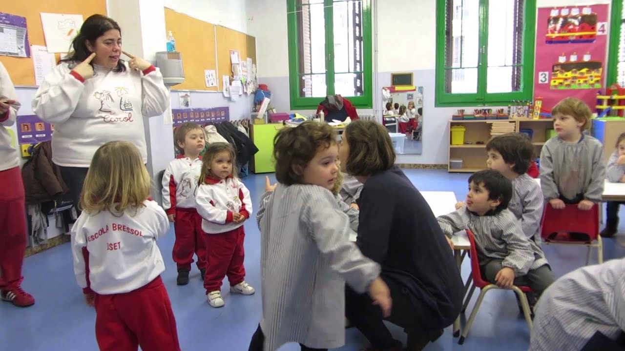 Un dia a l'Escola Pia Balmes - YouTube