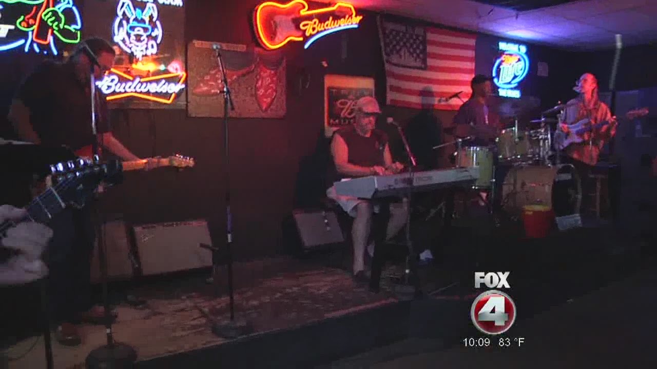 Blues bar booming, puts small town on the map