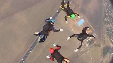 2010 / World Record - Formation Skydiving Records - Longest sequence (4-Way)