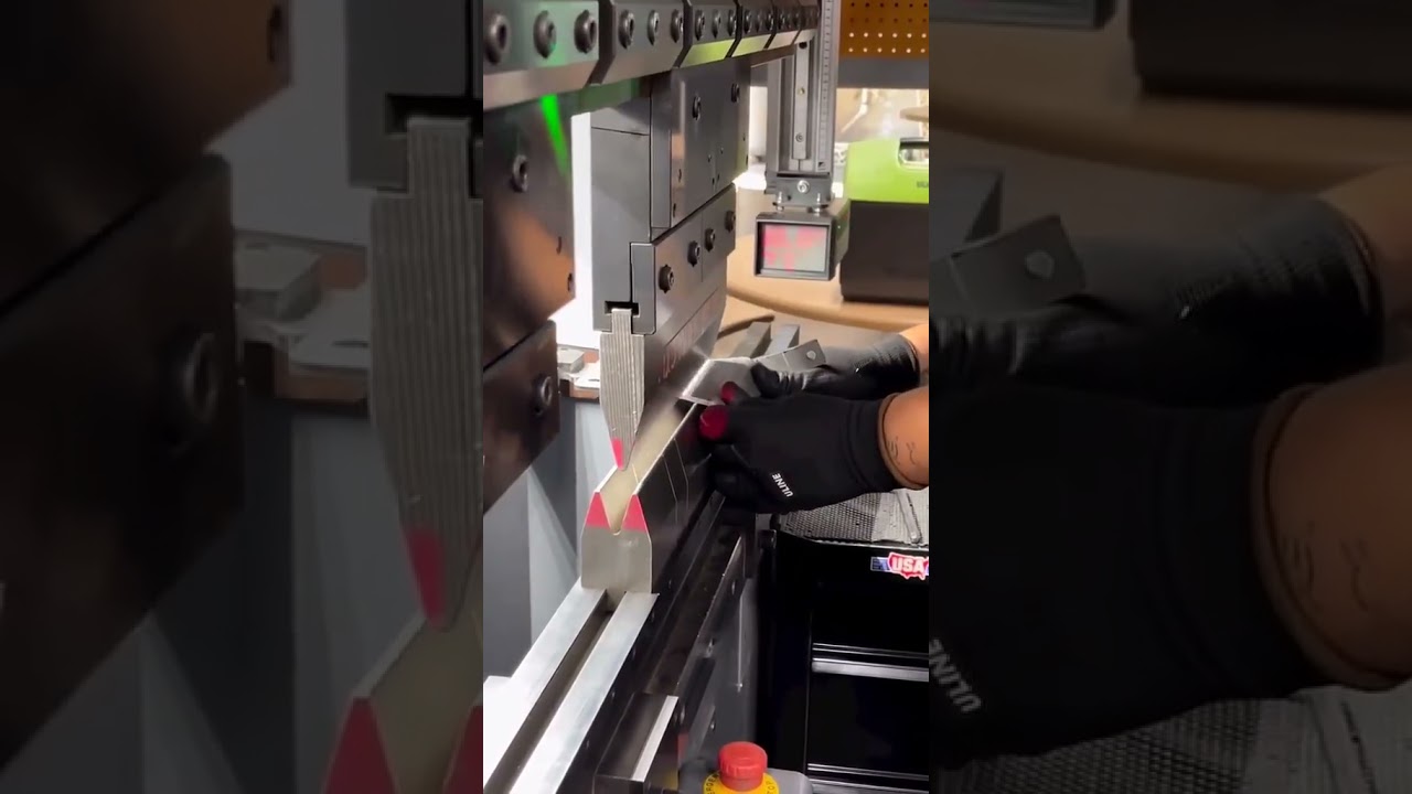 Небольшой листогибочный пресс для использования в мастерской | Компактный, но мощный #станок #мет...