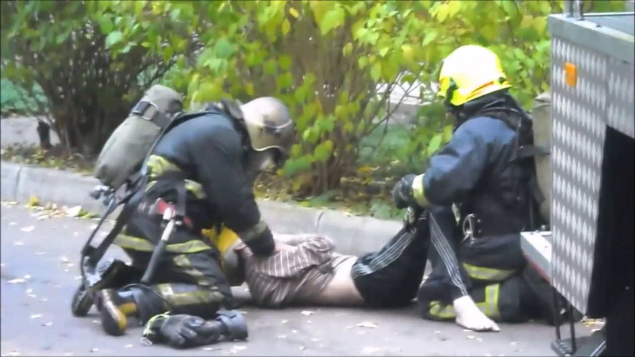 клипы про пожарных. пожарная барахолка. пожарный душ. песня пожарные пожарные. мчс ангел.