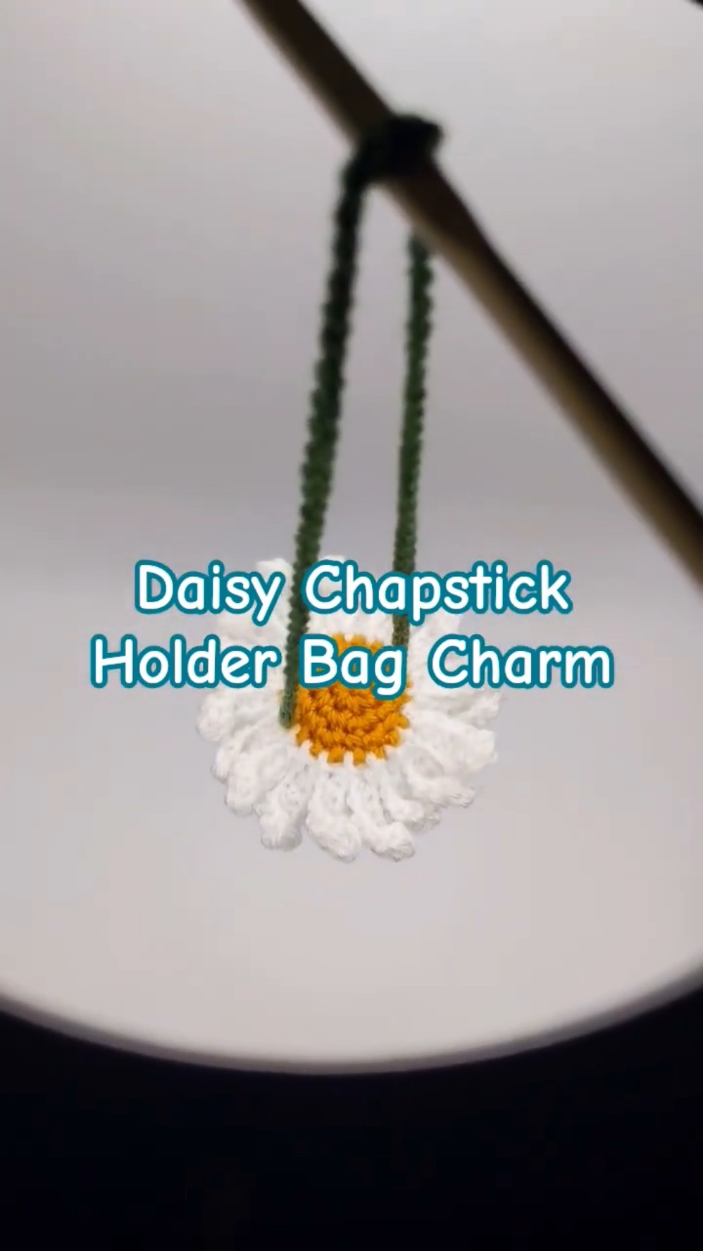 Finding the right angle hehe #crochet #daisy #springflowers - YouTube