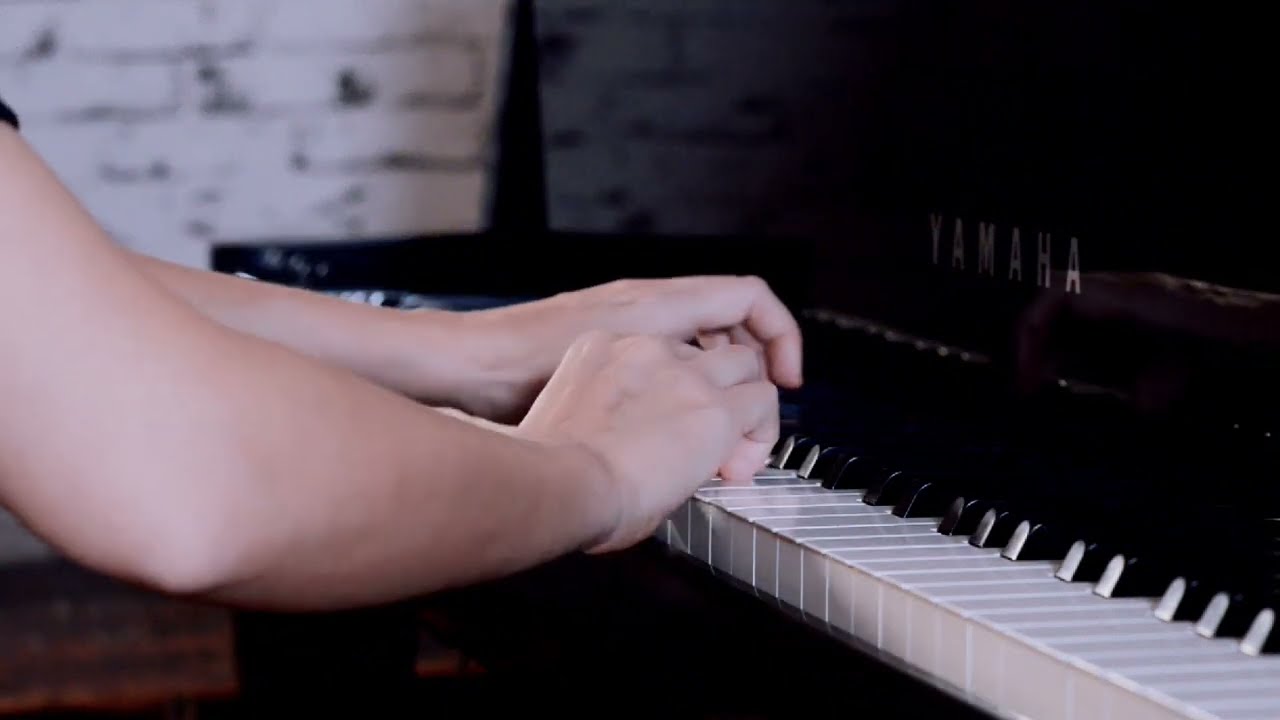 Day by day practice of Philip Glass Étude No. 6 using inner hearing, movement and technical refinement.