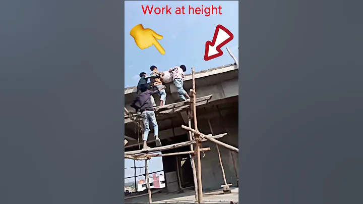 🎃🧐👈🛑😱🤦‍♂️❌ Height Hazards: The Dangers of Poor Scaffold Setup #short #shortsfeed #fall