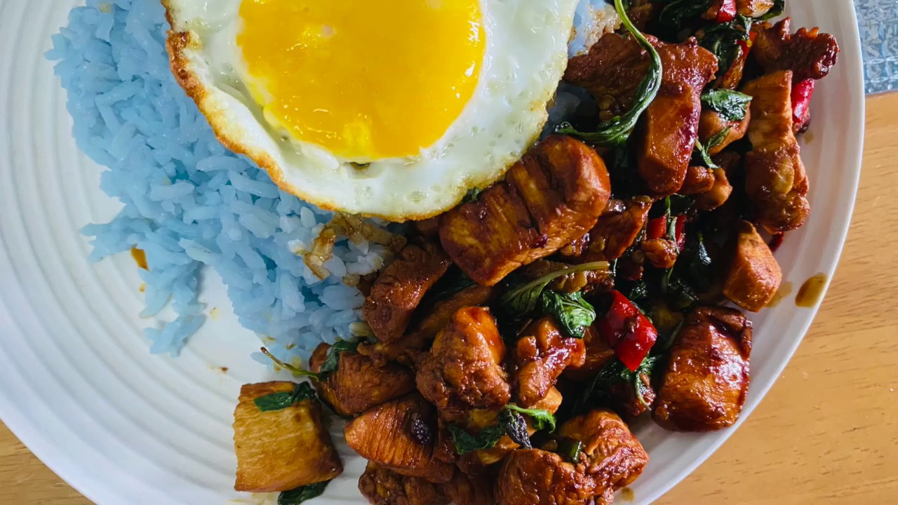 Pad Krapow Gai | Thai Basil Stir-Fry Chicken | Ayam masak Selasih dengan Telur mata