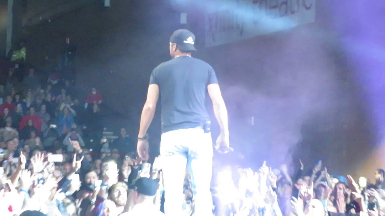 Luke Bryan "Country Girl" Hartford, CT Xfinity theater 5/13/17 YouTube